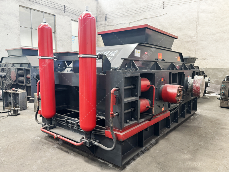 對(duì)輥制砂機(jī)：破碎效果佳，成品率高