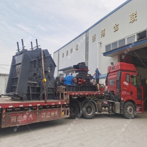 1000*700液壓對輥制砂機，1210反擊破發往四川