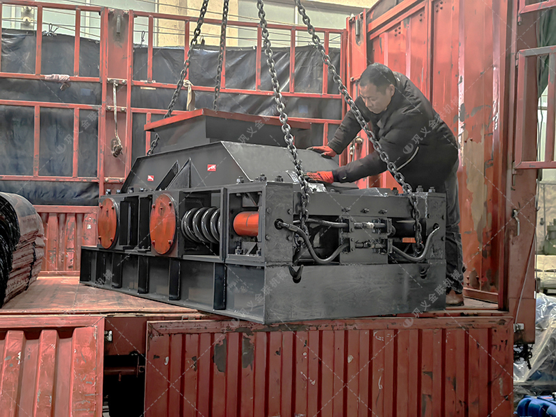 2PG800x600對輥制砂機設備發(fā)貨 河卵石制砂