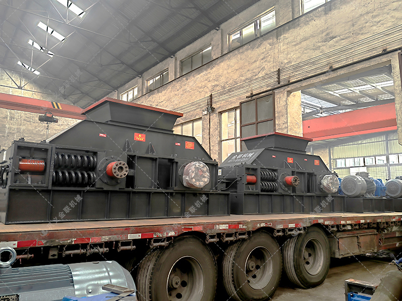 老客戶(hù)再次選購(gòu)兩臺(tái)對(duì)輥破碎機(jī) 發(fā)往河南