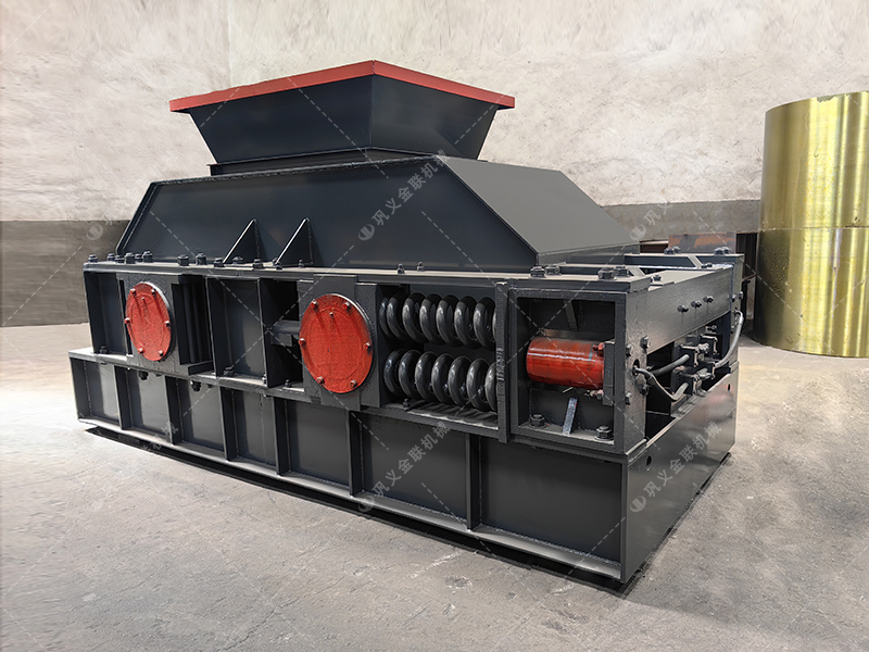 如何選擇青石制砂設(shè)備，時產(chǎn)50噸對輥制砂機多少錢一臺？