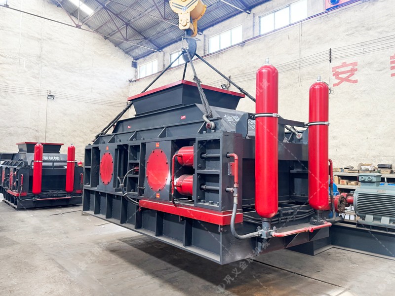 對(duì)輥制砂機(jī)：破碎效果佳，成品率高