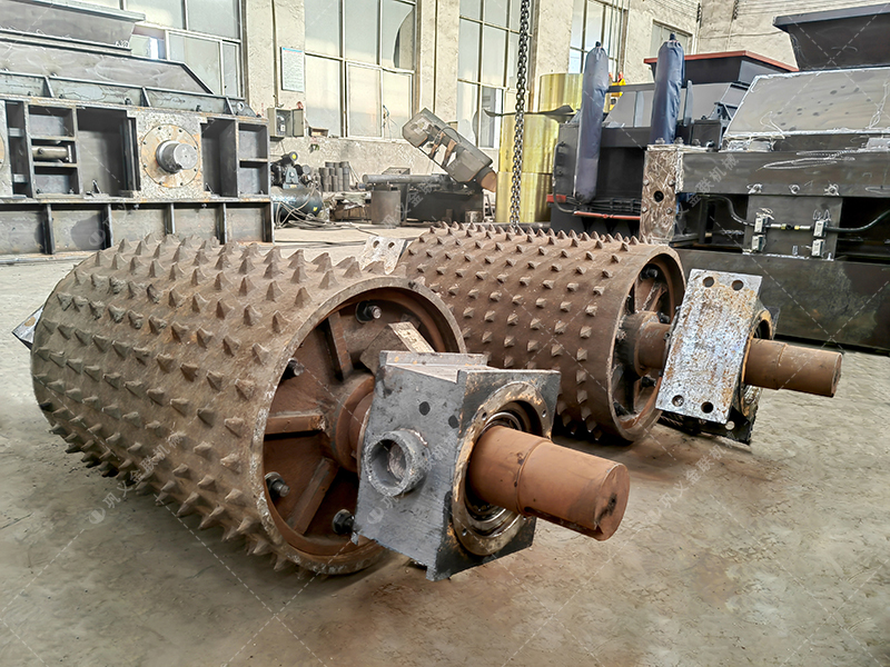 為什么越來越多的工程選擇雙齒輥破碎機處理水泥路面？