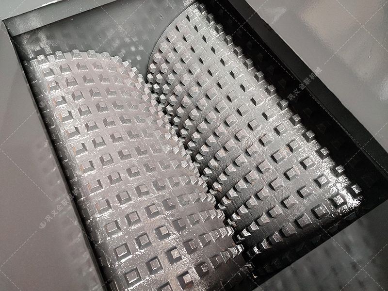 建筑垃圾處理為何首先選擇雙齒輥破碎機？這3個優勢太明顯！